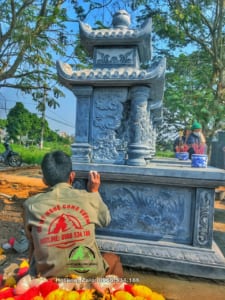 báo-giá-mộ-đá-2-mái-đẹp