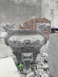 Lư hương đá chạm khắc tai rồng